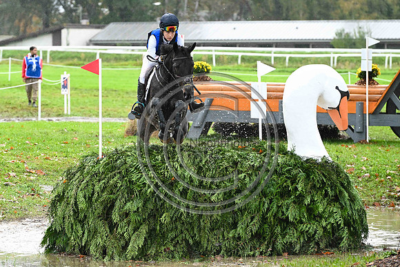 Kirsty CHABERT_OPPOSITION HERALDIK GIRL_Pau_PN24_176612