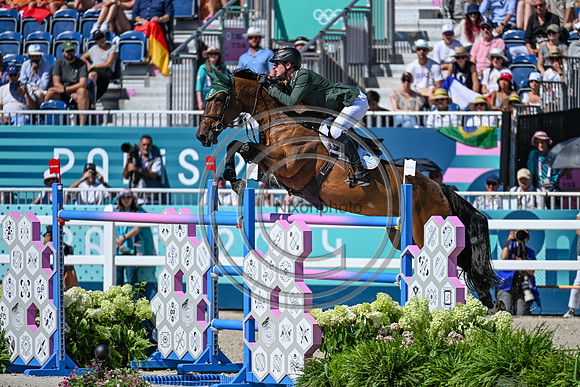 Daniel COYLE riding LEGACY_Paris24_PN24_158853