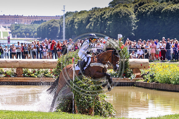 Laura COLLETT_LONDON 52A_Paris24_PN24_151437